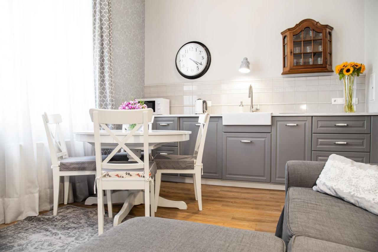 Househost Apartment :Zacisze Street Красков Екстериор снимка