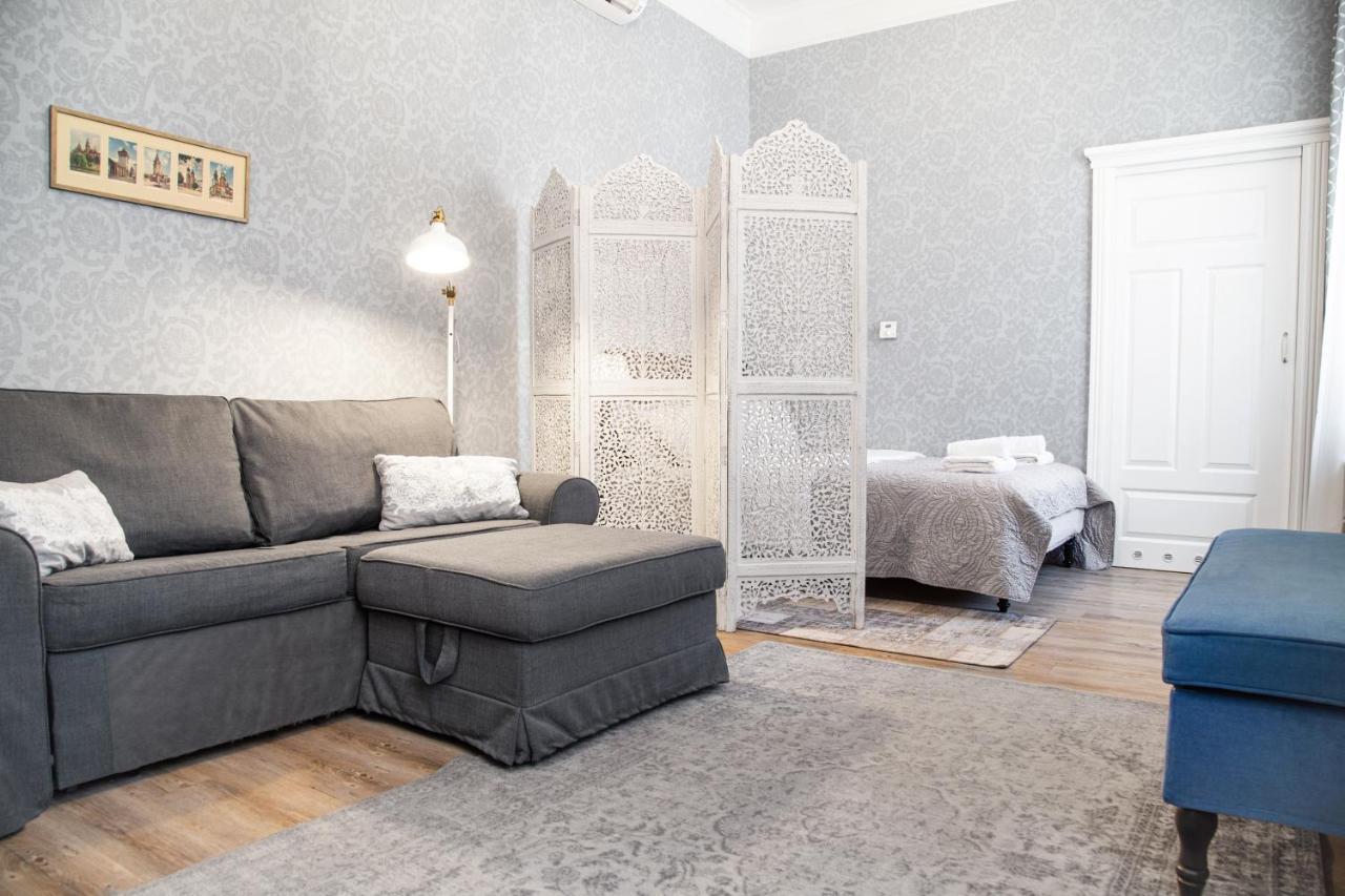 Househost Apartment :Zacisze Street Красков Екстериор снимка
